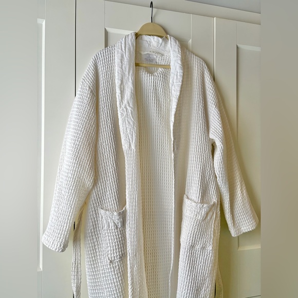 Au Lit Linens Waffle Robe - Picture 2 of 8